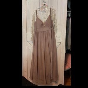 fits like a 10/12 i’m 5ft tall was a little long, worn a few hours for a wedding